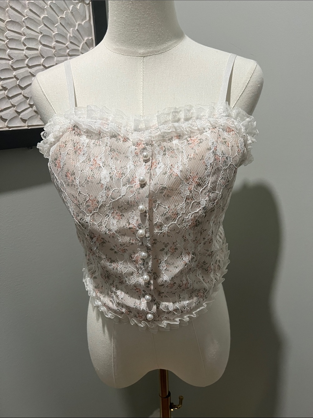 ROMWE White Floral Lace Pearl-Button Camisole
